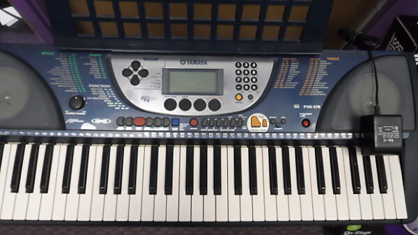 Dan organ Yamaha PSR 270 4