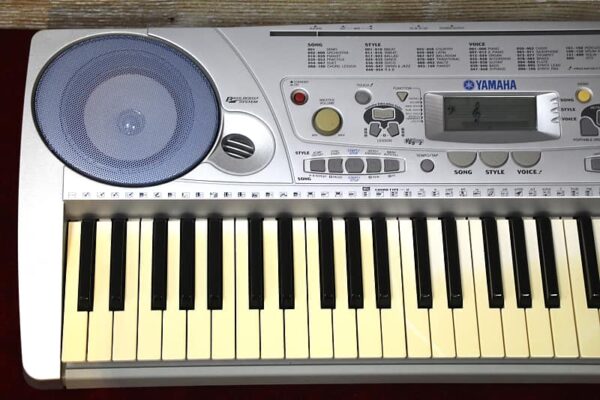 Dan organ Yamaha PSR 275 3