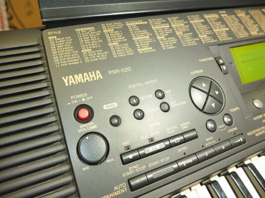 Đàn organ Yamaha PSR-520