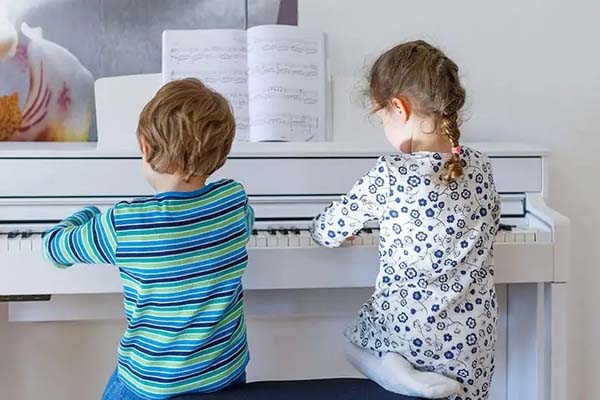 4 Lời Khuyên Để Trẻ Bắt Đầu Chơi Piano