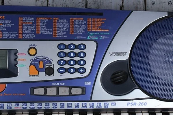 Đàn organ Yamaha PSR-260