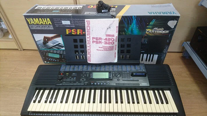 Đàn organ Yamaha PSR-320